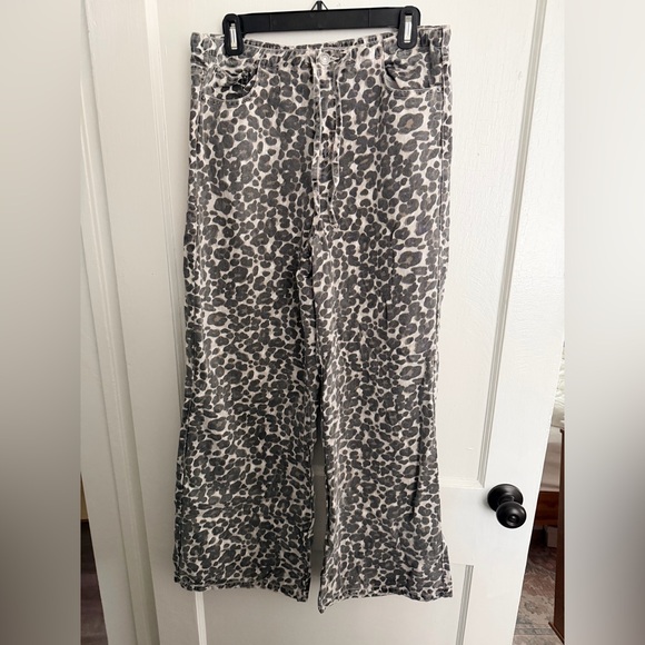 Splendid Gray Leopard Wide-Leg Pants - Picture 7 of 12